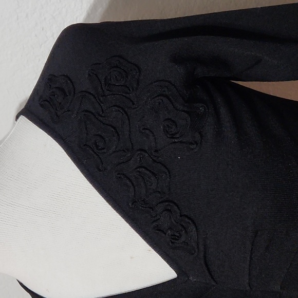 Classiques Entier Black V-Neck Flower Design Qtr. Sleeve Sweater Sz. XS - Picture 2 of 8